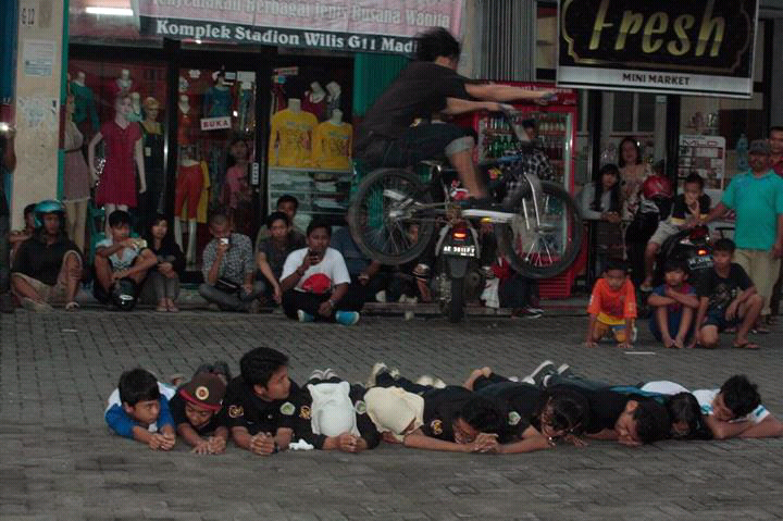 BMX BISA NGLOMPATIN 10 ORANG