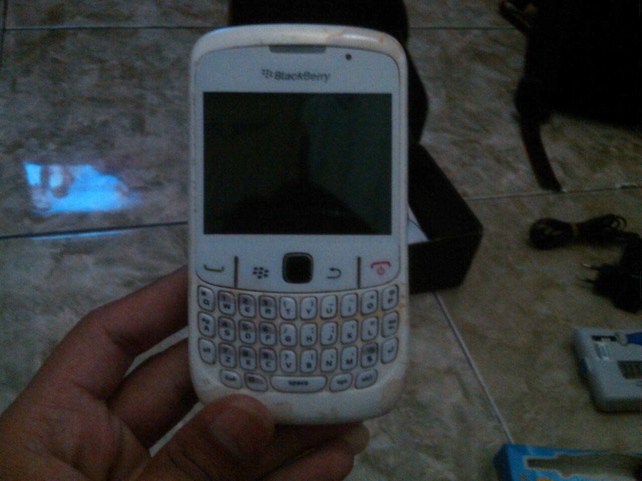 Handphone Blackberry Gemini Curve 8520 Rusak/Matot (Mati Total)