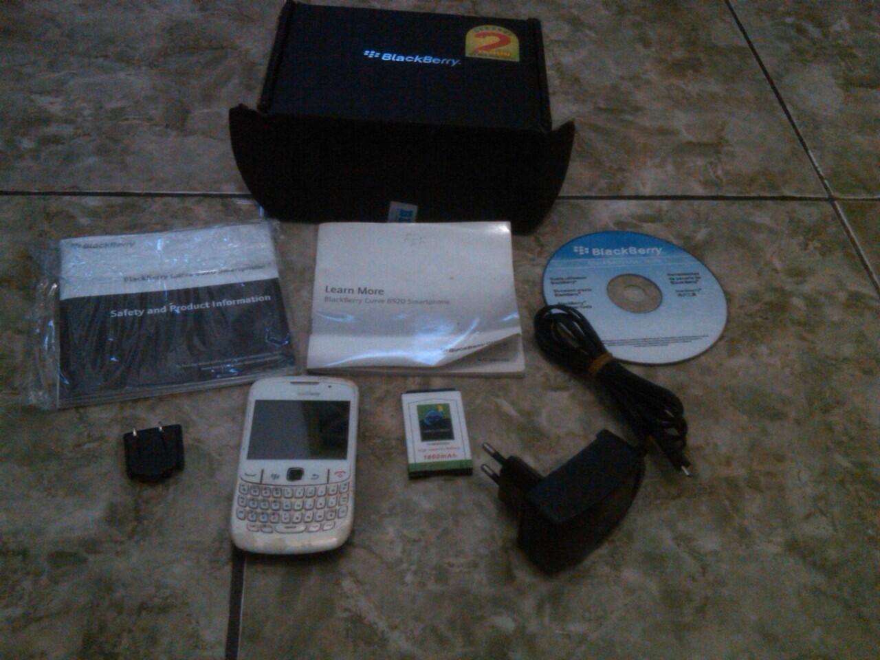 Handphone Blackberry Gemini Curve 8520 Rusak/Matot (Mati Total)