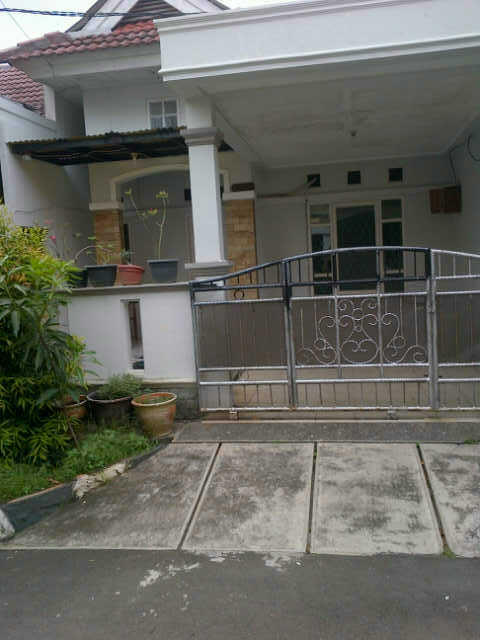 Dijual sebuah rumah, di Perum Duta Harapan Bekasi. Hanya 800 mtr dari Summarecon Bks