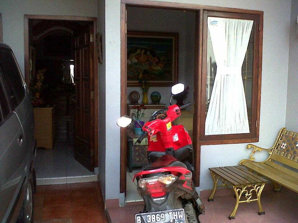 Dijual rumah lux 3 lantai di Bintaro
