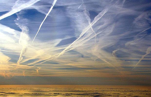 Chemtrail Conspiracy : Jejak Asap Misterius Yang Terlihat Di Langit