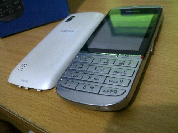 Handphone Nokia Asha 300 putih fullset murah