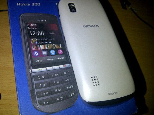 Handphone Nokia Asha 300 putih fullset murah