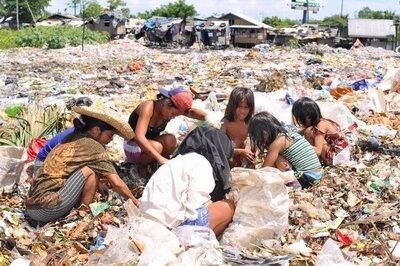 Foto-Foto Kehidupan Anak-Anak dari Sampah di Filipina 