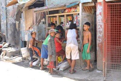 Foto-Foto Kehidupan Anak-Anak dari Sampah di Filipina 