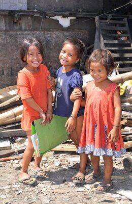 Foto-Foto Kehidupan Anak-Anak dari Sampah di Filipina 
