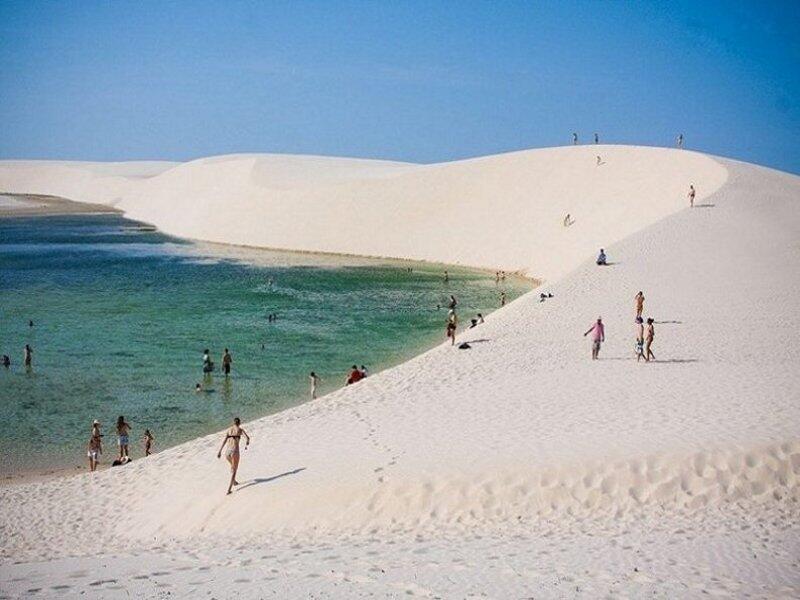 Ajaib! Di Brazil Bisa Berenang di Padang Pasir