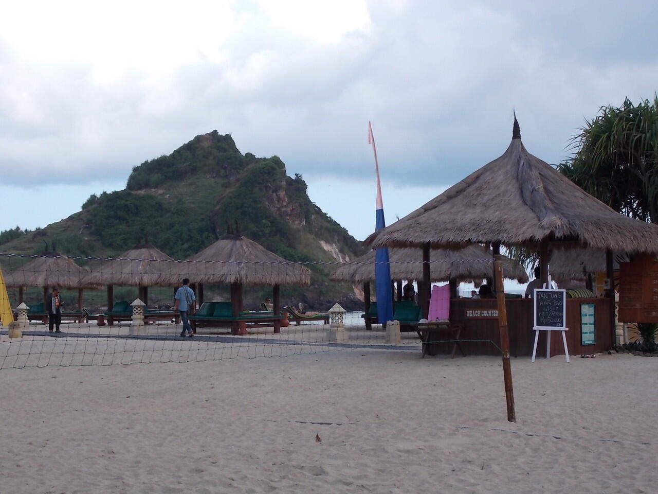 Menikmati Indahnya Pantai Lombok *Ayuk gan share indahnya 