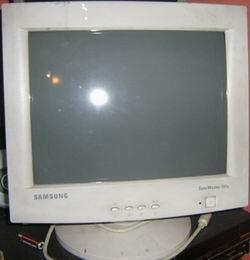 Jual Monitor tabung MERK SAMASUNG 15 INC........ADA 4 BIJI