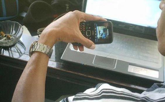 Si Pria Ngotot Rekam Adegan Mesumnya, Si Perempuan Menolak