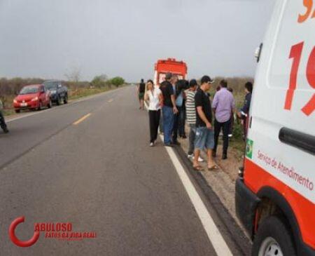 Simbah numpak sepedah, ada entruk liwat, kesenggol deh, simbah jatuh dan..........