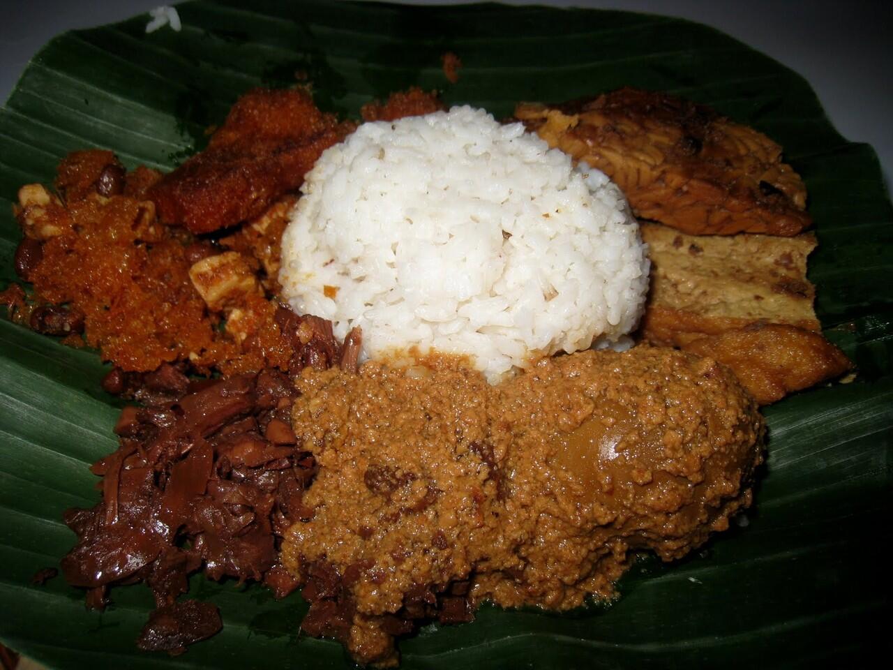 10 Makanan Indonesia Favorit Para Bule