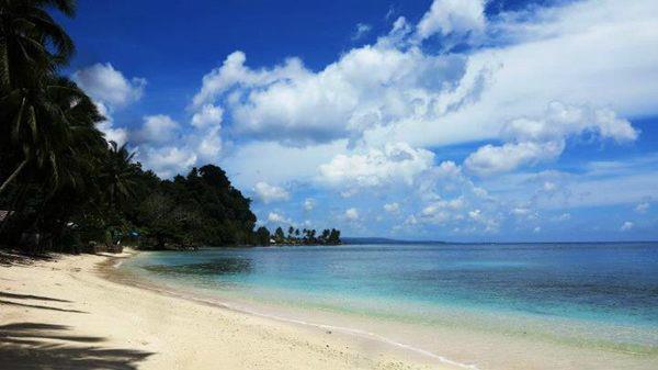 Keindahan Pantai Pulau ORA Desa Saleman Pulau Seram Maluku