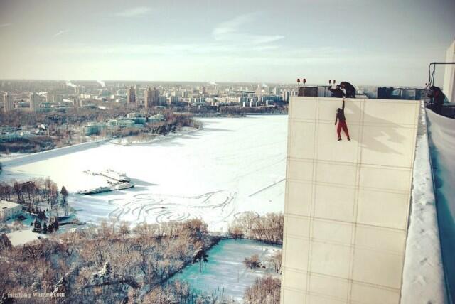 Foto-Foto Aksi Berbahaya Daredevil Ukraina Yang Memompa Adrenalin