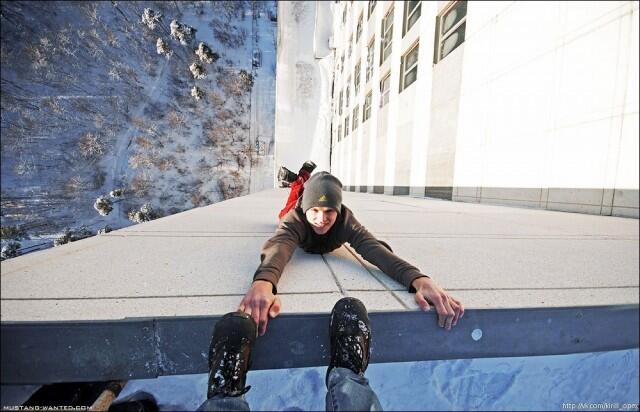 Foto-Foto Aksi Berbahaya Daredevil Ukraina Yang Memompa Adrenalin