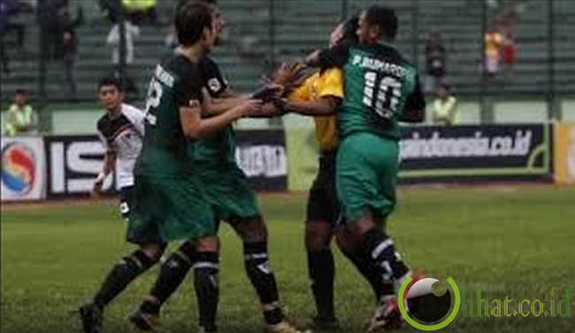 5 Kisah Memilukan Sepakbola Indonesia yang Disorot Media Asing