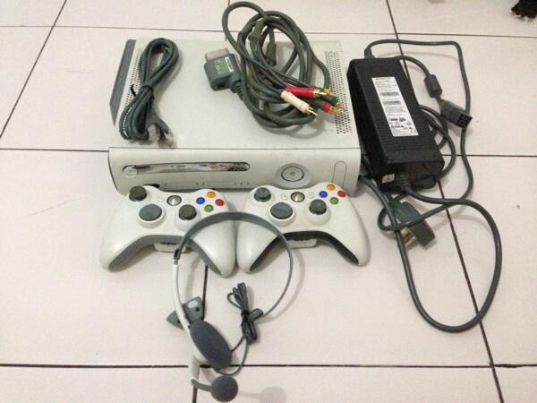 Xbox 360.. Unit rusak tapi kelengkapan okee