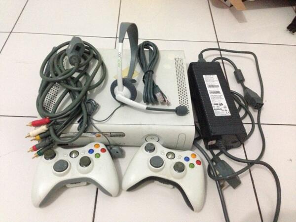 Xbox 360.. Unit rusak tapi kelengkapan okee