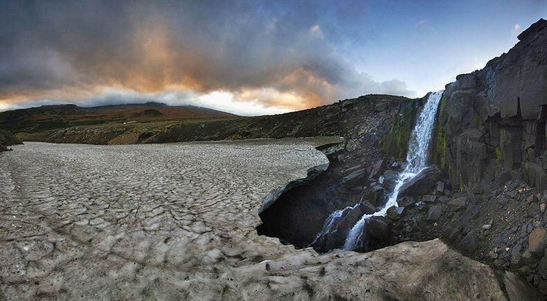 Sebuah Ice Cave Cantik di Kamchatka (pic) Mantab...