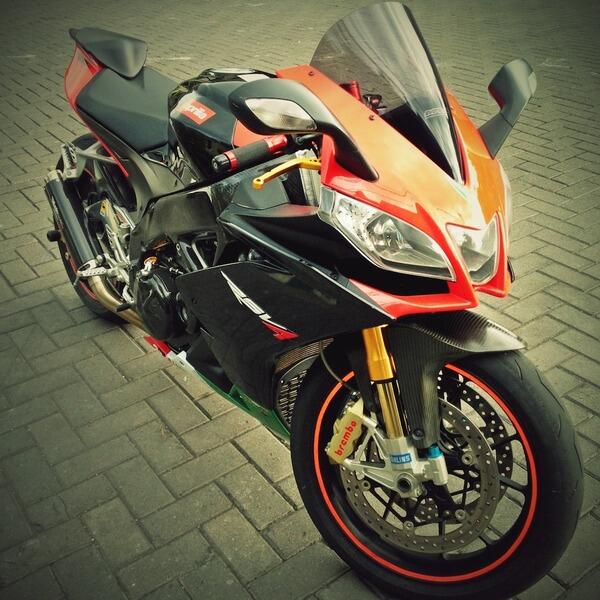 Terjual DI JUAL MOTOR APRILIA RSV4 2010 FACTORY EDITION 