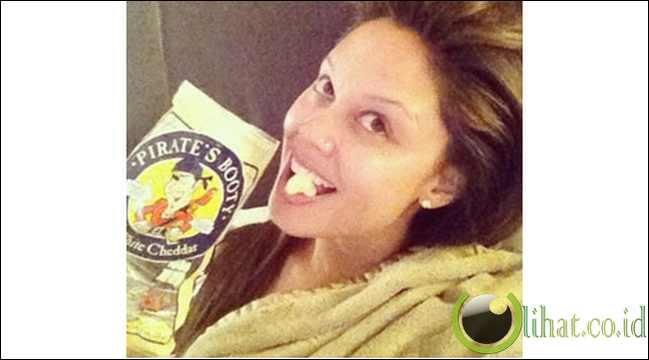 10 Selebritis yang Sebar Foto tanpa Make Up di Twitter