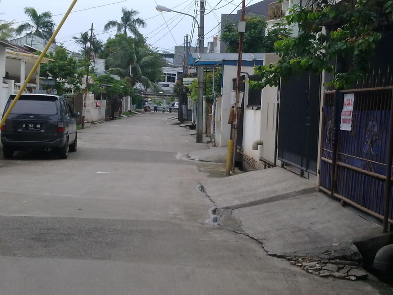 DIJUAL RUMAH 1 1/2 LT di TAMAN RATU
