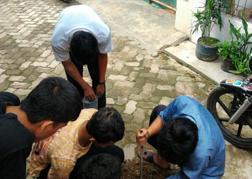 &#91;KOMPETISI AKSI BUMI&#93; Lingkungan Yang Lebih Sehat Dengan Lubang BioPori 