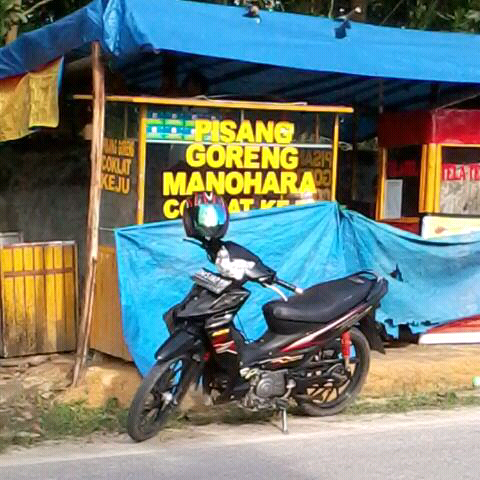 &#91;PIC&#93; Manohara Jualan Pisang Goreng