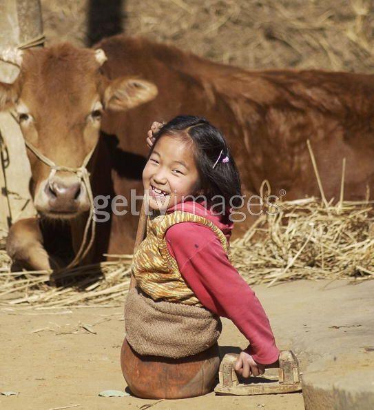 gadis dengan kaki bola basket..WOOWWW.....