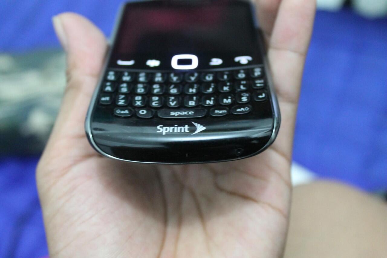 jual blackberry apolo cdma 9350 a.k.a sedona warna hitam mulus