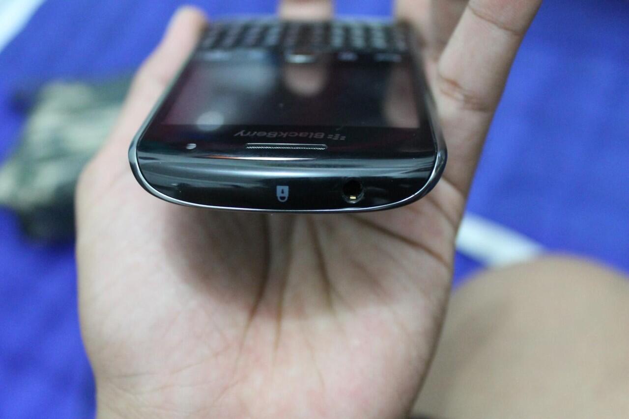 jual blackberry apolo cdma 9350 a.k.a sedona warna hitam mulus