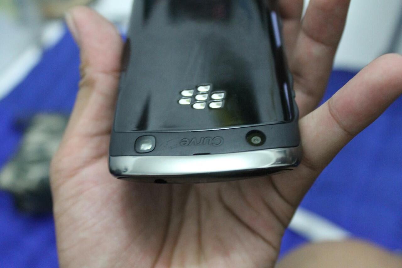 jual blackberry apolo cdma 9350 a.k.a sedona warna hitam mulus