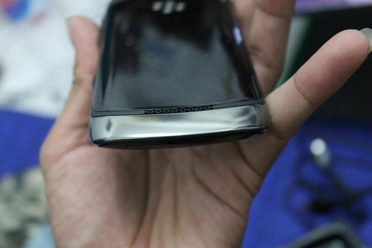 jual blackberry apolo cdma 9350 a.k.a sedona warna hitam mulus