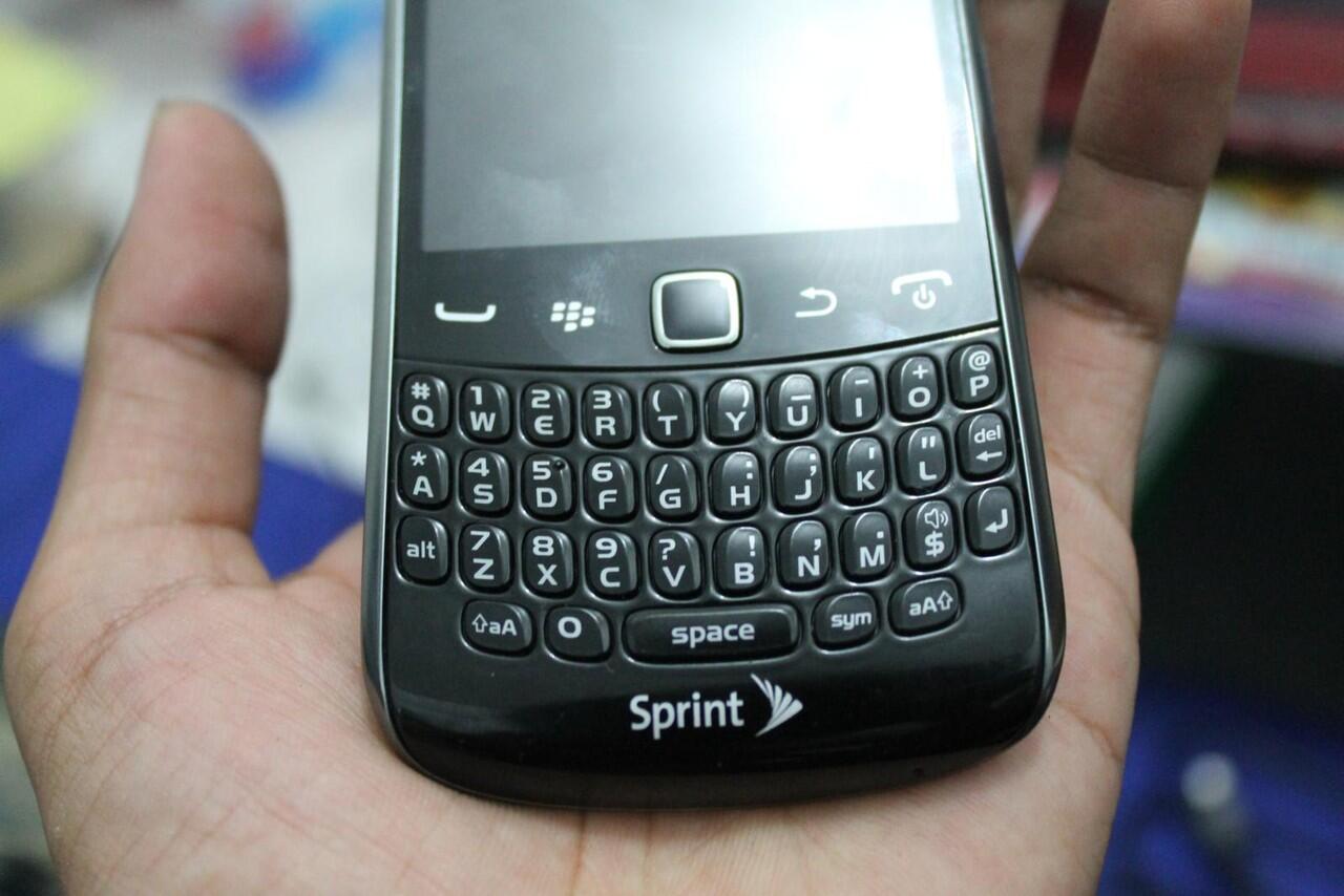 jual blackberry apolo cdma 9350 a.k.a sedona warna hitam mulus