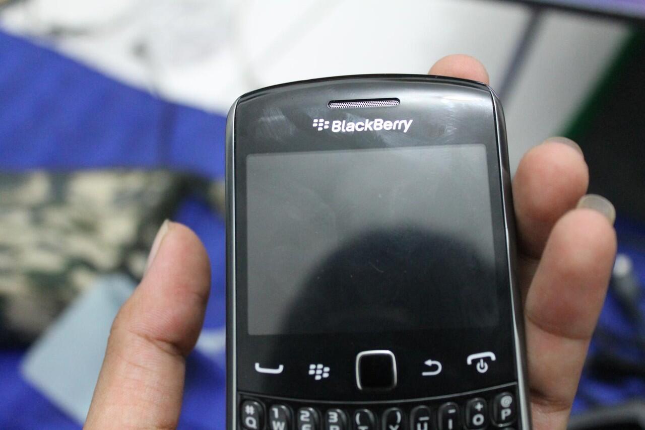 jual blackberry apolo cdma 9350 a.k.a sedona warna hitam mulus