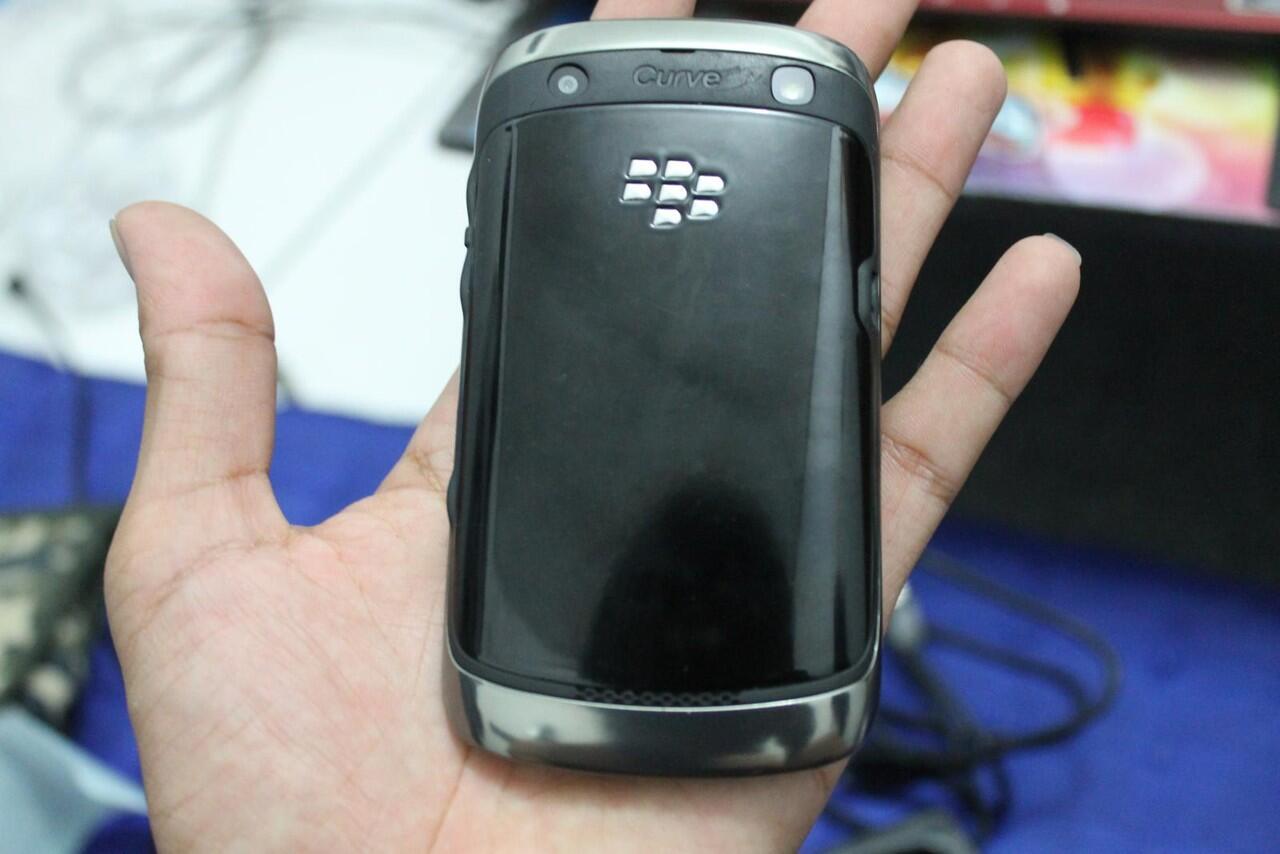 jual blackberry apolo cdma 9350 a.k.a sedona warna hitam mulus