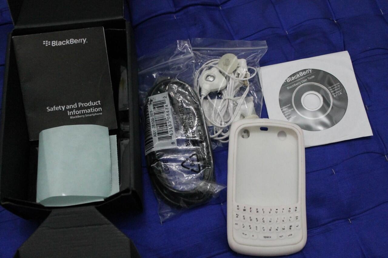 jual blackberry apolo cdma 9350 a.k.a sedona warna hitam mulus