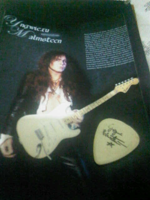 Pick Bertanda Tangan Yngwie Original Legend Guitarist