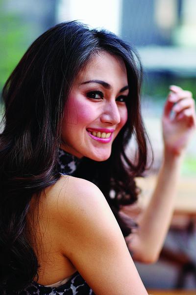 ( BENING / IGO ) KOLEKSI FOTO SIERRA AMANDA - INDONESIAN SINGER