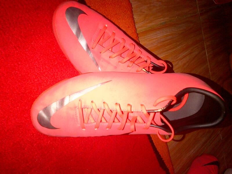 JUAL SEPATU FUTSAL SECOND HARGA BERSAHABAT :D