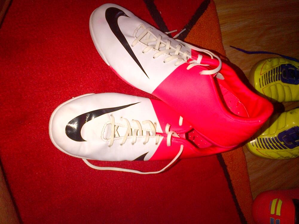JUAL SEPATU FUTSAL SECOND HARGA BERSAHABAT :D