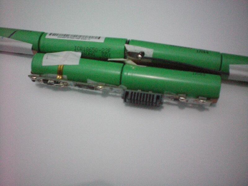 Pembedahan Isi Baterai Laptop Acer