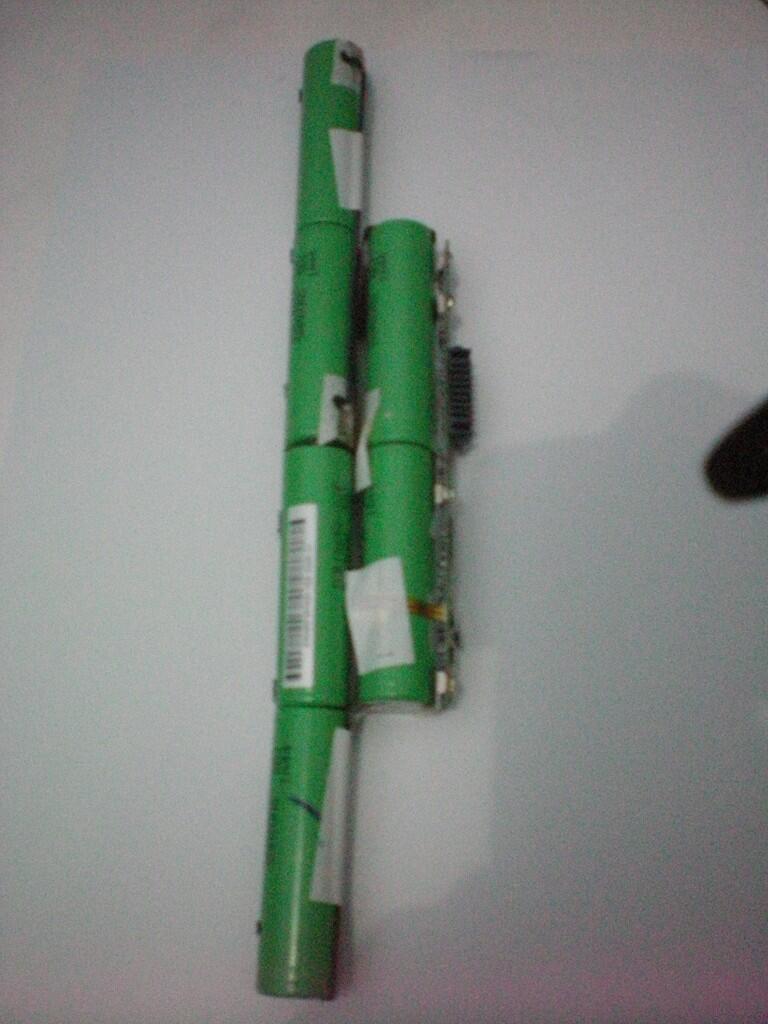 Pembedahan Isi Baterai Laptop Acer