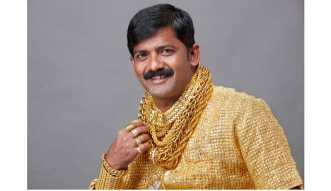 Pria India Ini Pesan Baju Emas Rp2,5 Miliar