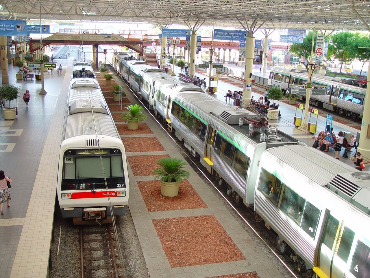 Biar tertib KRL tidak berhenti di stasiun UI....mantap