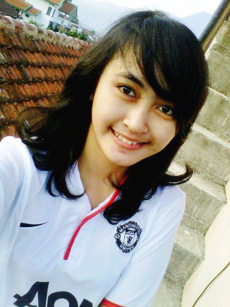 Sweet in Jersey | Cewek terlihat cantik kalo pakai baju bola