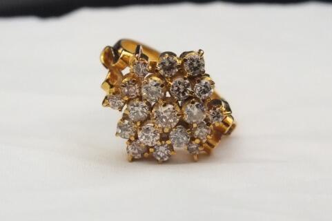 Cari CINCIN EMAS CANTIK & GELANG EMAS ELEGAN BERMATA 
