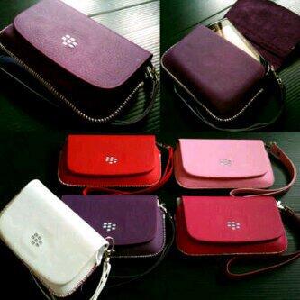 JUAL: BLACKBERRY POUCH AUTOLOCK + TALI.. MAKE U LOOK TRENDY!!