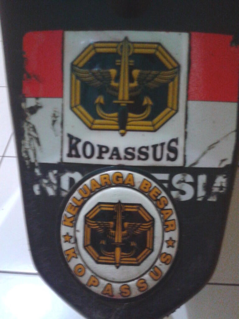 &#91;ISENG&#93; APA TEMPELAN ATAU STIKER DI SLEBOR BELAKANG MOTOR AGAN ??